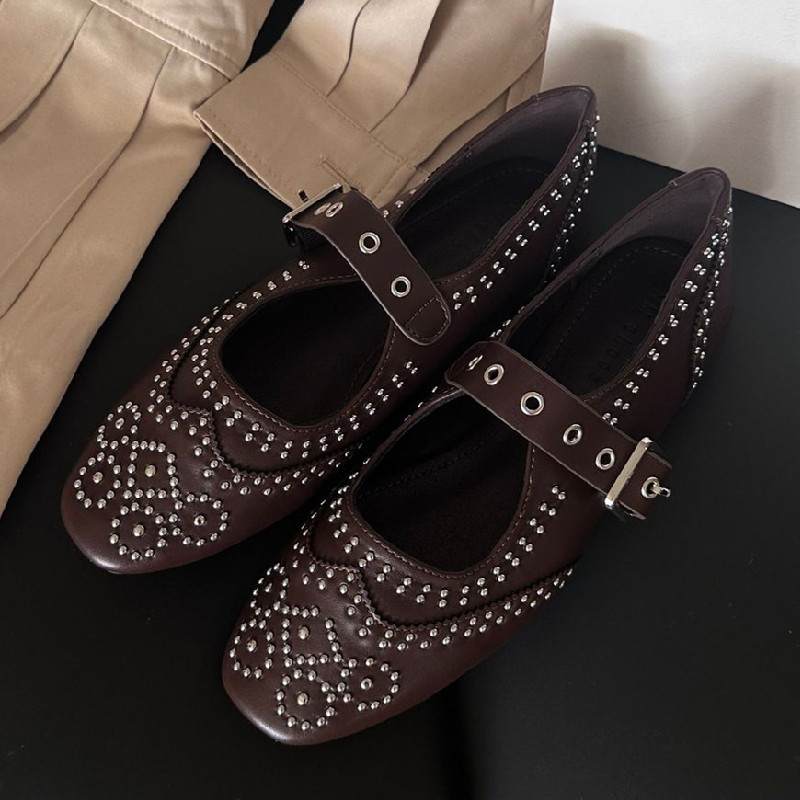 レトロリベットバックルデザインフラットシューズ レディース  - Women Shoes Branded のレビューと価格