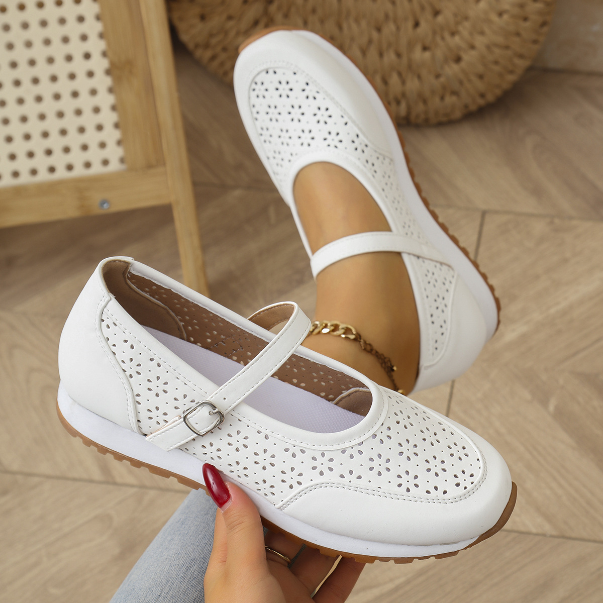 女性の穴あきスニーカー夏通気性カジュアルシューズラウンドトゥ - Women Shoes Us To Eu のレビューと価格