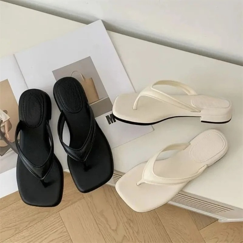 女性用ソリッドスクエアトゥフリップフロップ、ソフトで滑りにく - Square Toe Mule のレビューと価格