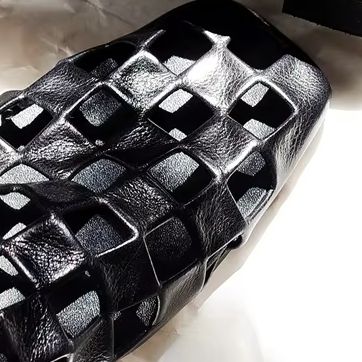 レディース ブラック ケージド フラット サンダル 2026 - Square Toe Mule のレビューと価格